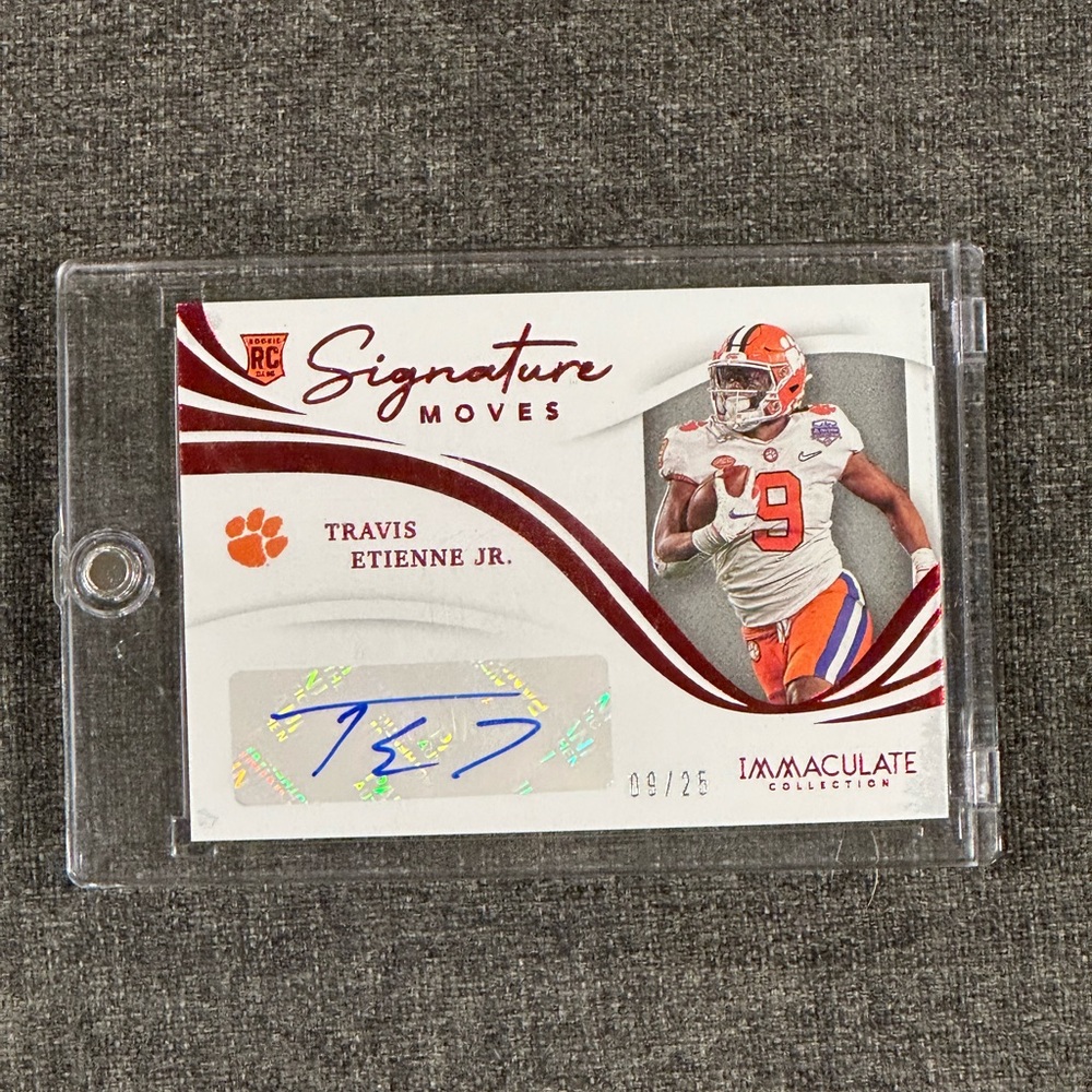 Travis Etienne Panini Immaculate Collection Signature Moves Card